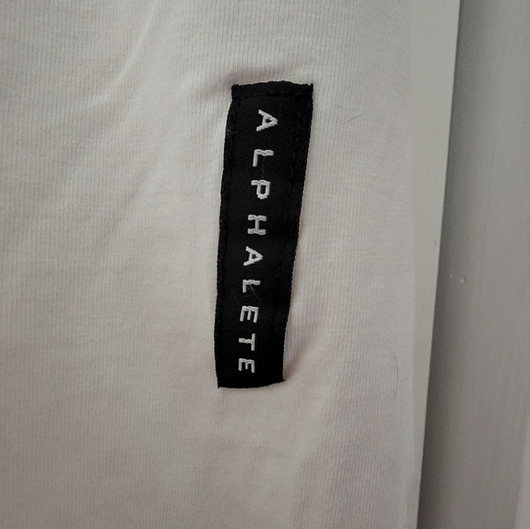 ALPHALETE- Men's Essential Scoop Neck Tee - Picture 3 of 3